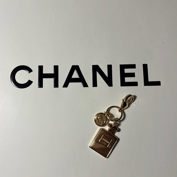 New CHANEL Double Charm with CC and Chanel Perfume Bottle & lobster clasp - Picture 5 of 6